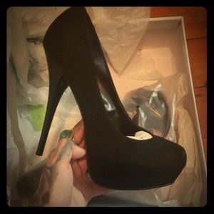 Steve madden suede heels